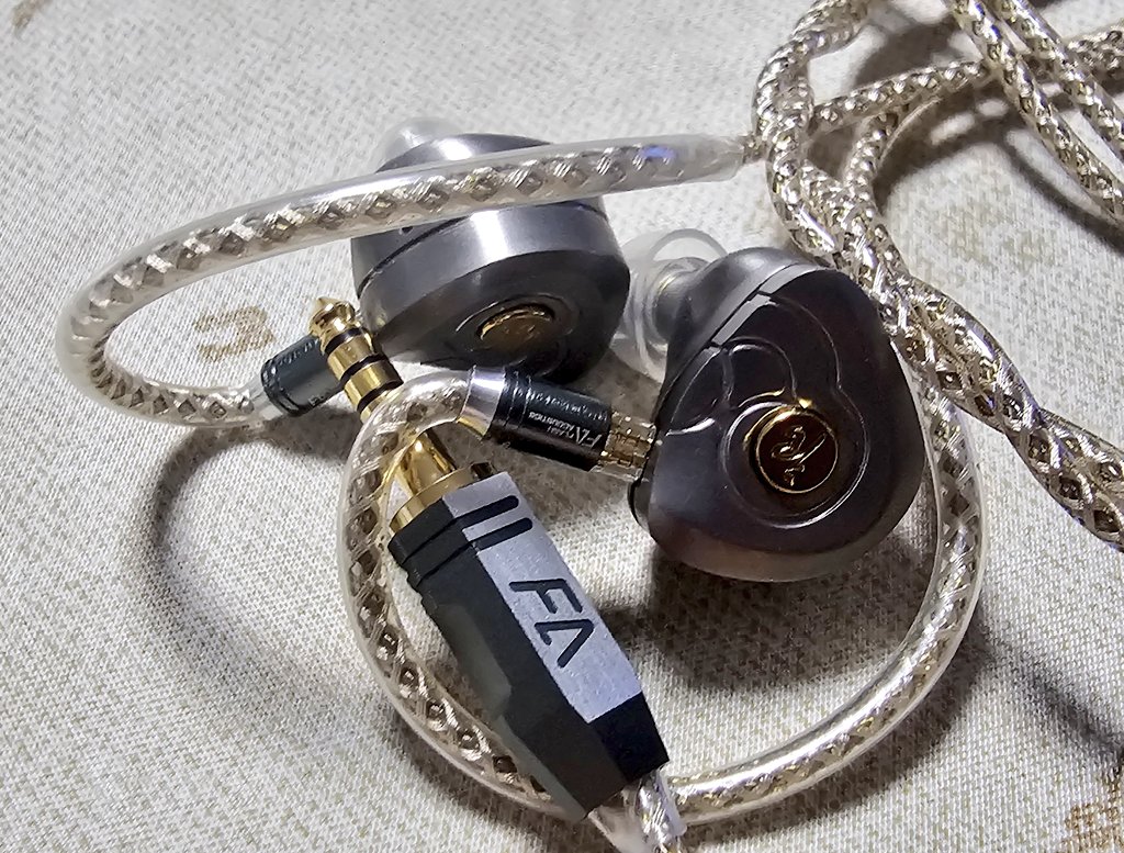 amsmkw's tweet photo. 持ってるイヤホン
#TANGZU 斉天大聖 + 付属の #flashacoustics Ultronのカスタム
#SHURE SE846 gen2 + #NOBUNAGALabs 総角
#COWON PLENUE X40 + QUASAR
#EtymoticResearch EVO + DIABLO
ER4SR + アリエクケーブル
ER-4P + アリエクケーブル
#AZLA HORIZON + #JSHiFi Kasumi
#TFZ T2 Galxy
TRINITY https://t.co/gzM8cEOa69