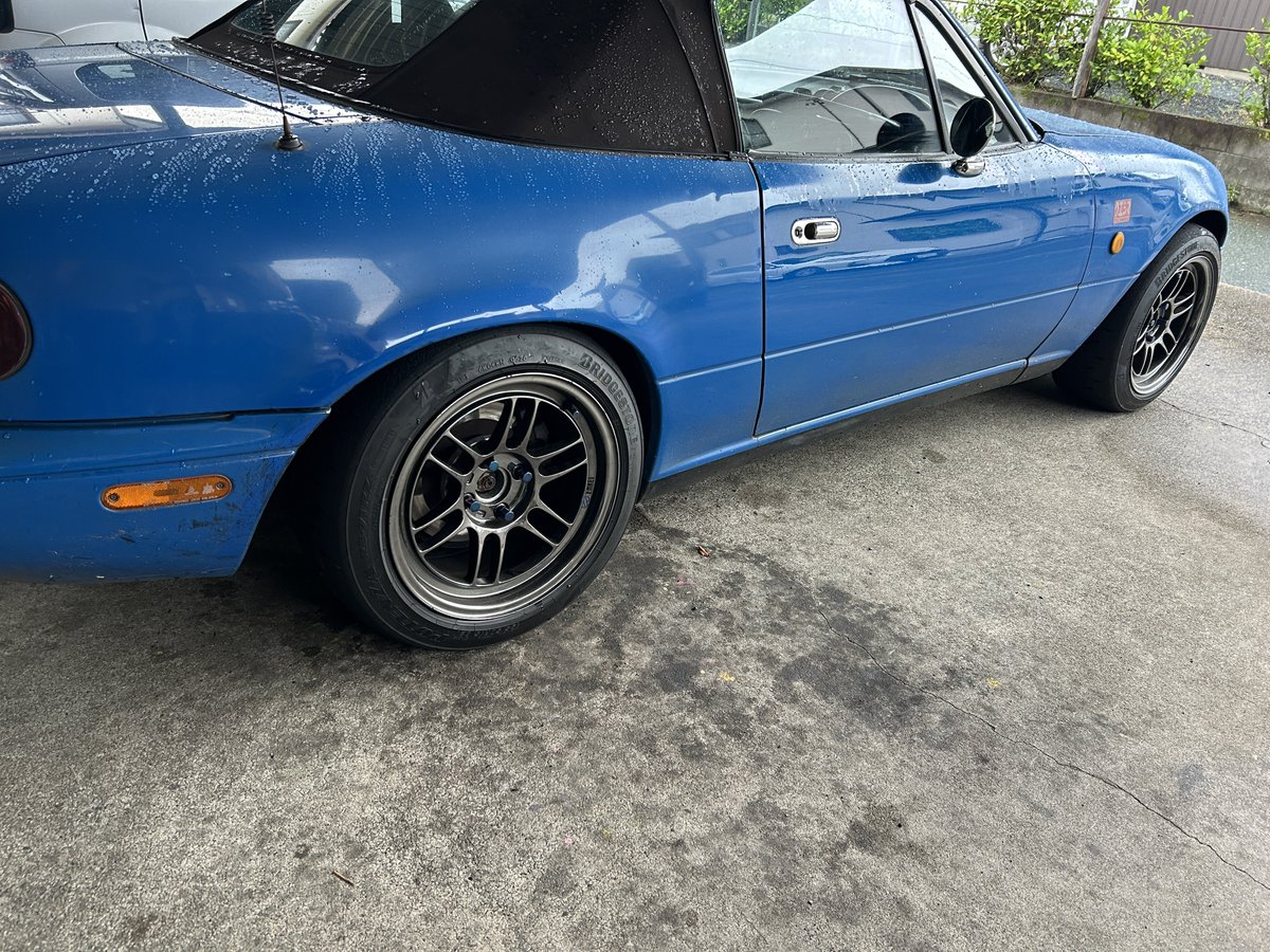 UeshimaM's tweet photo. という訳で手持ちの71RZ（2026年製）に交換ヨシ！

Z3はどうすっかなぁ。

2,000kmバリ山ではあるから誰か4本2万円で買ってくれないかな（手渡しのみ）

サイズは195/50R15 https://t.co/YcVSRHe4nE