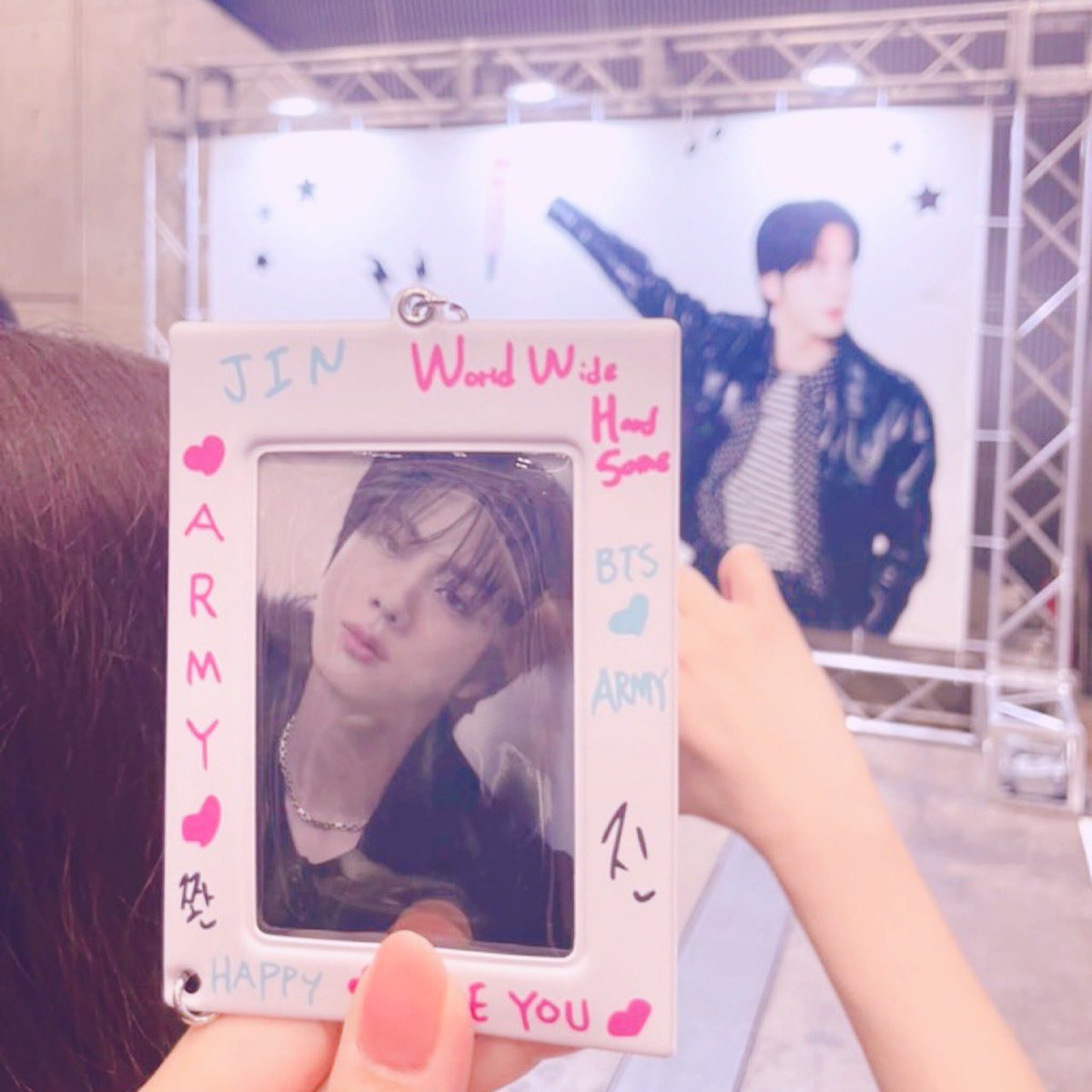 l992l2O4kawaiiJ's tweet photo. 1年前のあみちんとの思い出🥺🧸🐹🔎🎶
@ami1230tae 🧸✨️യꕤ𓂃 𓈒𓏸 𓋜 
 #幕張夏のジン
#二日間同じ居酒屋でぱんかーい🍻
#暴走タクシーでご帰宅😂🚕=꒱‧*⌒🧸🐹
#リアルてーちゃんなポヤポヤあみちん
#ご一緒させてくれたあみちん感謝永遠に
#RUNSEOKJIN_epTOUR_JAPAN https://t.co/K0M5cSLopj
