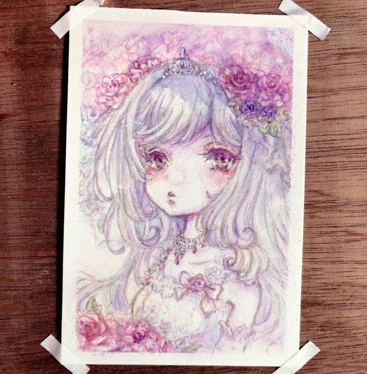 mesomomo's tweet photo. 「キミはもちろん私に投票してくれるよね？」　
クルスタ人気投票はジュエリーちゃんへ。とういことで花嫁ジュエリーちゃんの水彩＆色鉛筆のハガキ絵。3周年も楽しみです！#クルスタ　#アナログイラスト https://t.co/hGcKI6DrE9