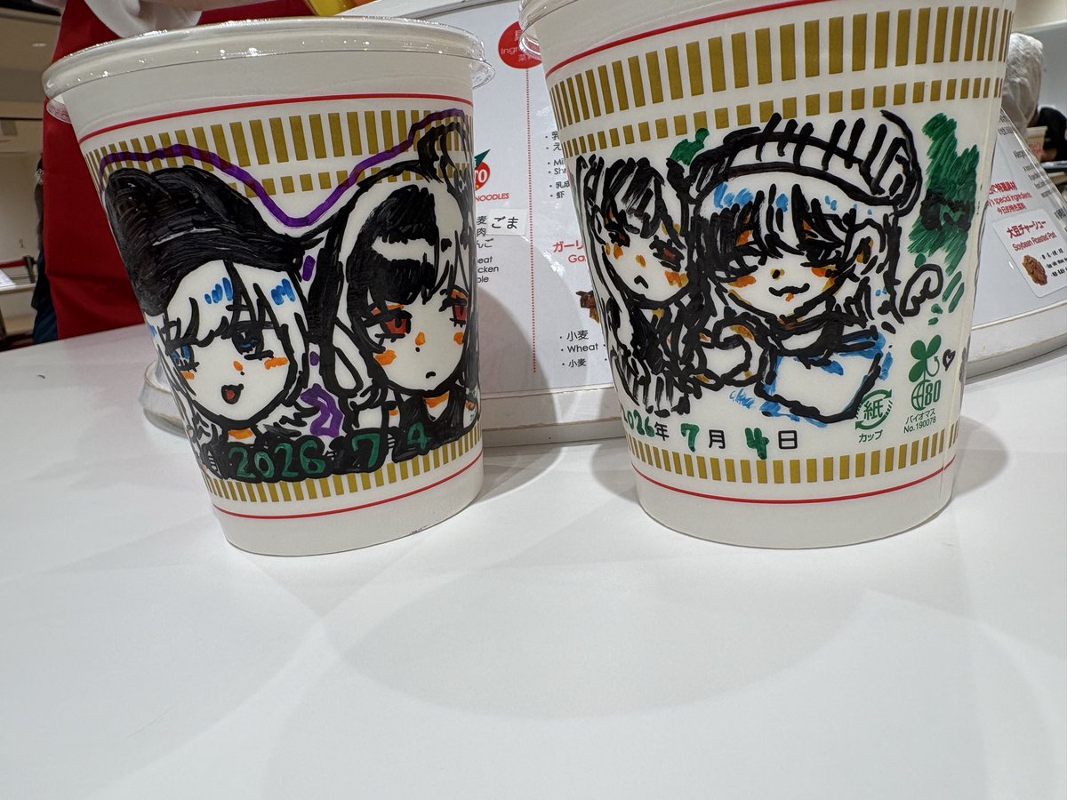 Amai8mi2's tweet photo. オフ会しました✨️
絵描きさんには、カップラーメンミュージアムおぬぬめです。イラスト交換してきたぜ🤝🏻
自分のは1番左のやつです！
大人500円で入場できて500円追加で作れますよ‼️ https://t.co/NygMYt5WkQ