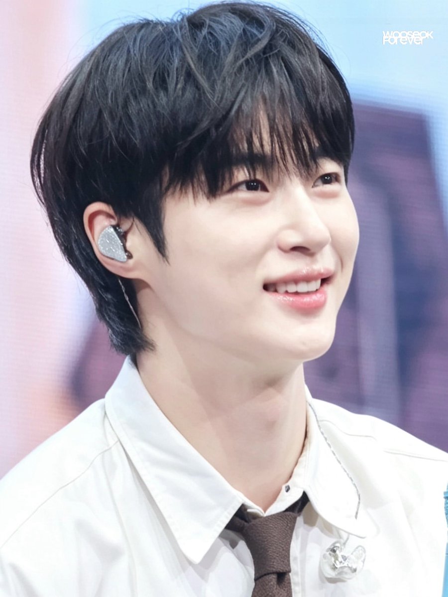 byeonwoonist's tweet photo. maybe they should consider making wooseok as a baby powder brand ambassador??? 😭 https://t.co/nYRdVBjArt