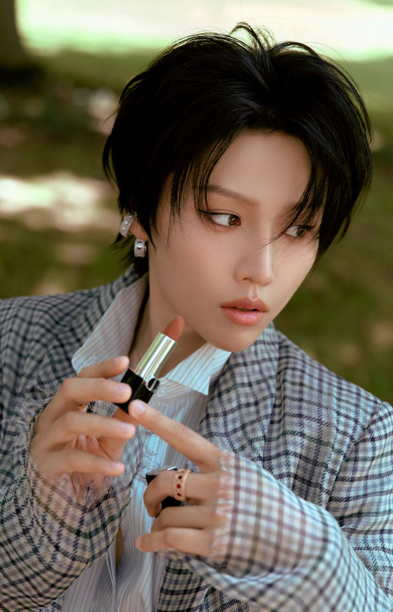 xqueencrew's tweet photo. @XinLiulyx0420 @Dior https://t.co/F8qzrMixB4