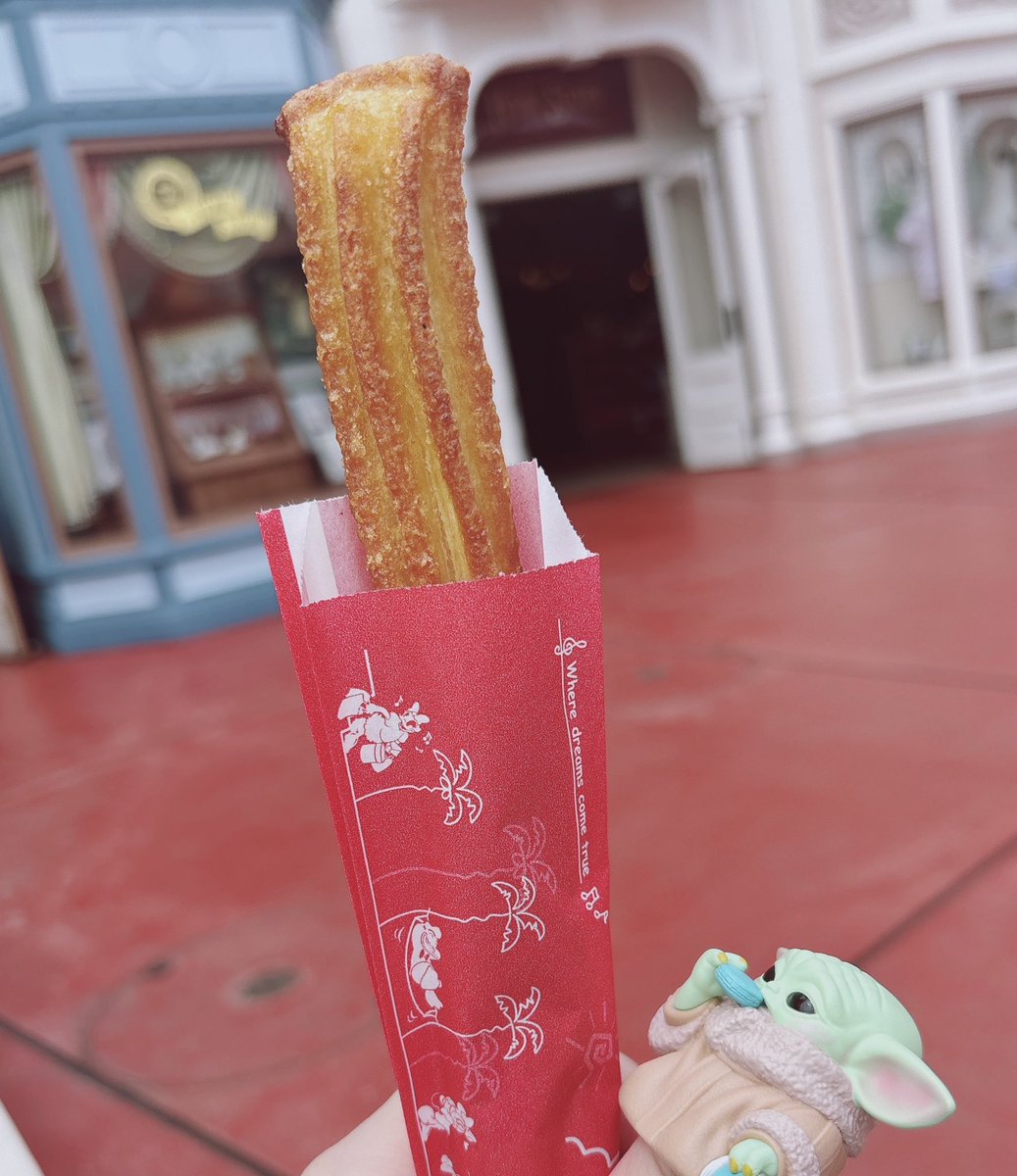 mo_chikoro's tweet photo. 念願のクリームブリュレ風チュロスやっと食べれた😭❣️美味しかった🤤🤤❣️ｸﾞｰもチュロス食べたいね🥺 https://t.co/Ed10QGdL9j