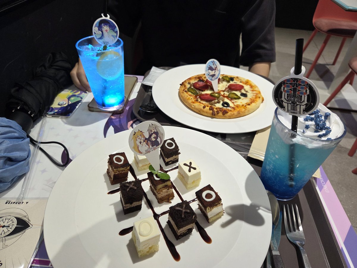 N_neo_PIU's tweet photo. 안녕하세요 오랜만에 온 네오입니다
최근에 디맥 카페 갔다온 겸 팬아트 이벤트에 참가해 당선되어 정말 오랜만에 글을 올려봅니다;;;
(새로 글 안 올린지 1년도 더 지났더군요;;)
오랜만에 콜라보 카페가서 굿즈들도 사고 팬아트들도 구경하고 재밌었습니다!
#DJMAX
#DJMAX_RESPECT_V https://t.co/uWXMPXkwCH