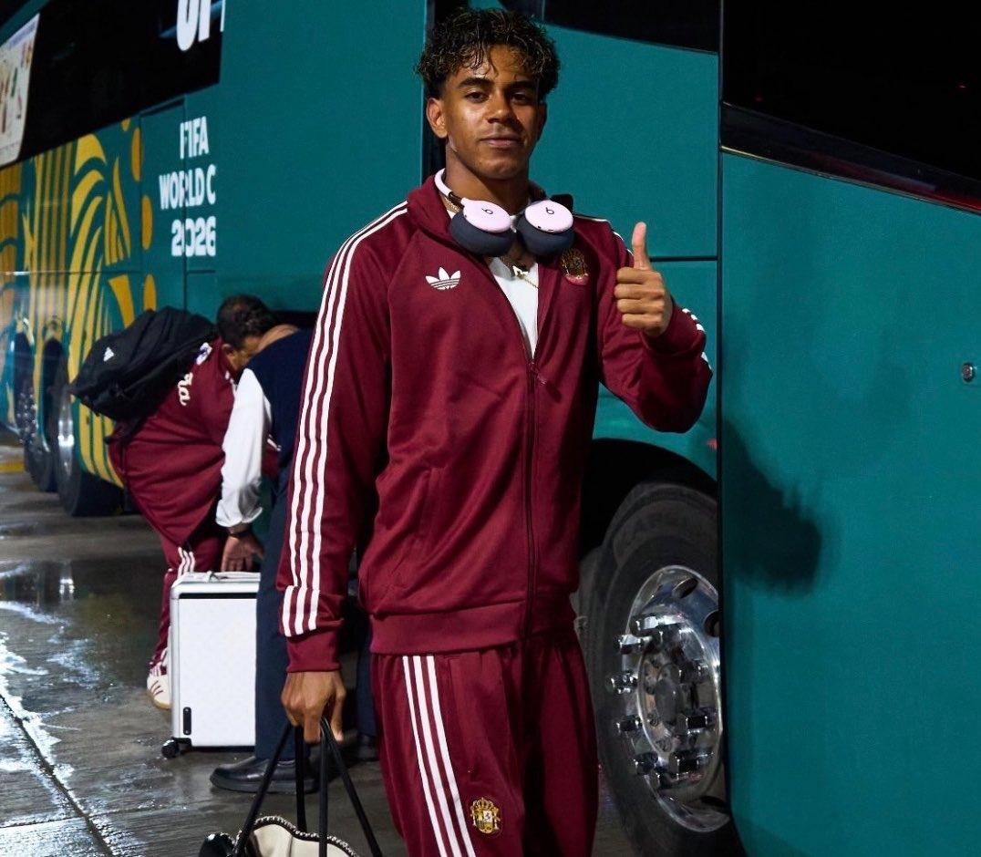 lamineeyamalfan's tweet photo. we are ready today 🇪🇦♥️💪🏿 https://t.co/b0C7wkdbWC