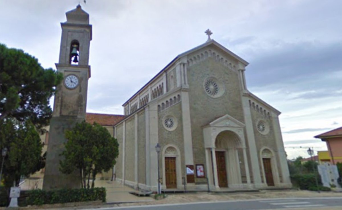 radioduomo's tweet photo. 🎙️A Radio Duomo Senigallia il commento del missionario Padre Eugenio Montesi sullo scisma lefebvriano: "Impossibile abiurare il Concilio Vaticano II, negherebbe decenni di ecumenismo e apertura"⛪

📻Ascolta l'intervista👇
https://t.co/UHXxlao4Tk

#Chiesa #Vaticano https://t.co/Rtd1pqTGtU