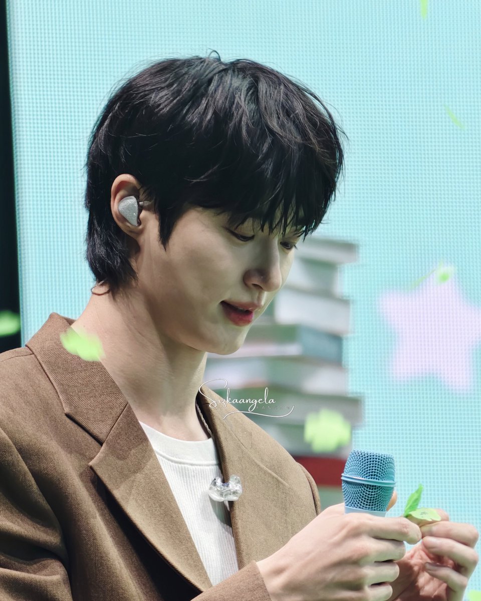 inmyheyday_'s tweet photo. 차오르는 눈물 꼭 누르는 얼굴🥹 
꼭 행복해서 우는 일만 있기를

🔗 https://t.co/DpFmvnu6vG https://t.co/KTSr3dAXla
