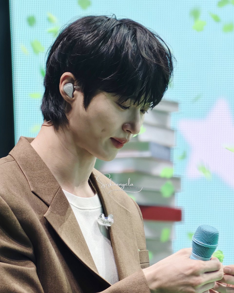 inmyheyday_'s tweet photo. 차오르는 눈물 꼭 누르는 얼굴🥹 
꼭 행복해서 우는 일만 있기를

🔗 https://t.co/DpFmvnu6vG https://t.co/KTSr3dAXla