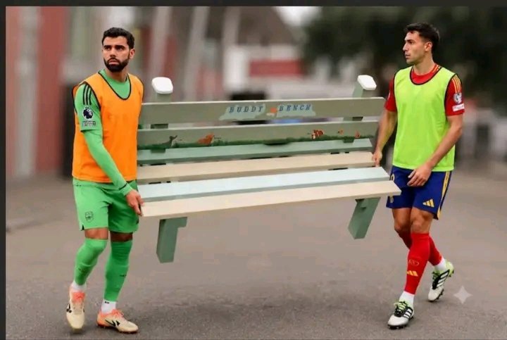 TheChelseaForum's tweet photo. Raya showing up to Portugal game tonight. 😂😂 https://t.co/Hl4amECywd