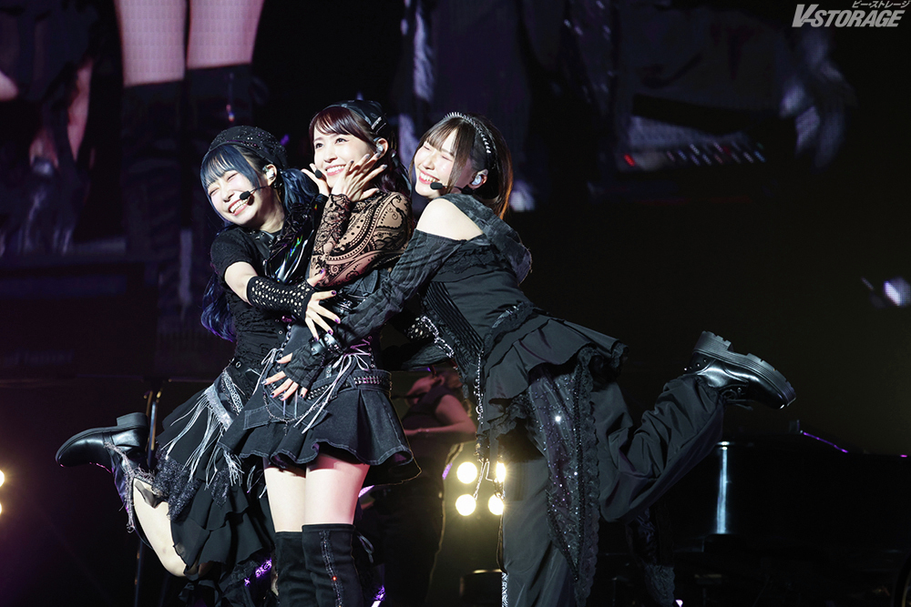 VSTORAGE's tweet photo. 7月4日(土)･5日(日)開催
「ラブライブ！サンシャイン!! Guilty Kiss × Saint Snow TWO-MAN LIVE "VS"」
オフィシャルレポートが到着✨

https://t.co/FRGjhqS7Nl
#lovelive #GKSS https://t.co/E0RPng2PyL