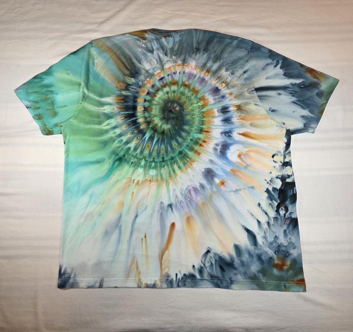 KeystoneTieDye's tweet photo. It's rare that a color surprises me but wow New Emerald Green you got me on this one🤭  I like it though!! 
New Emerald Green, Wedgewood, Teal &amp; Palomino Gold between each. https://t.co/ytgw69Vm6W