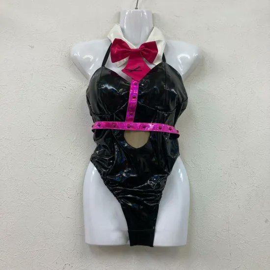 mitsubado's tweet photo. ＼死ぬまでピュアピュアやってんのん？／

VOCALOIDより初音ミクの
「ラビットホール」衣装が入荷しました🐰❤

🔽通販はこちら
https://t.co/vjmJdzSZJi

ウィッグ・ぬいぐるみ付です✨

#VOCALOID #初音ミク #ラビットホール
#コスプレ #秋葉原 #みつば堂 https://t.co/ezdziXRaet