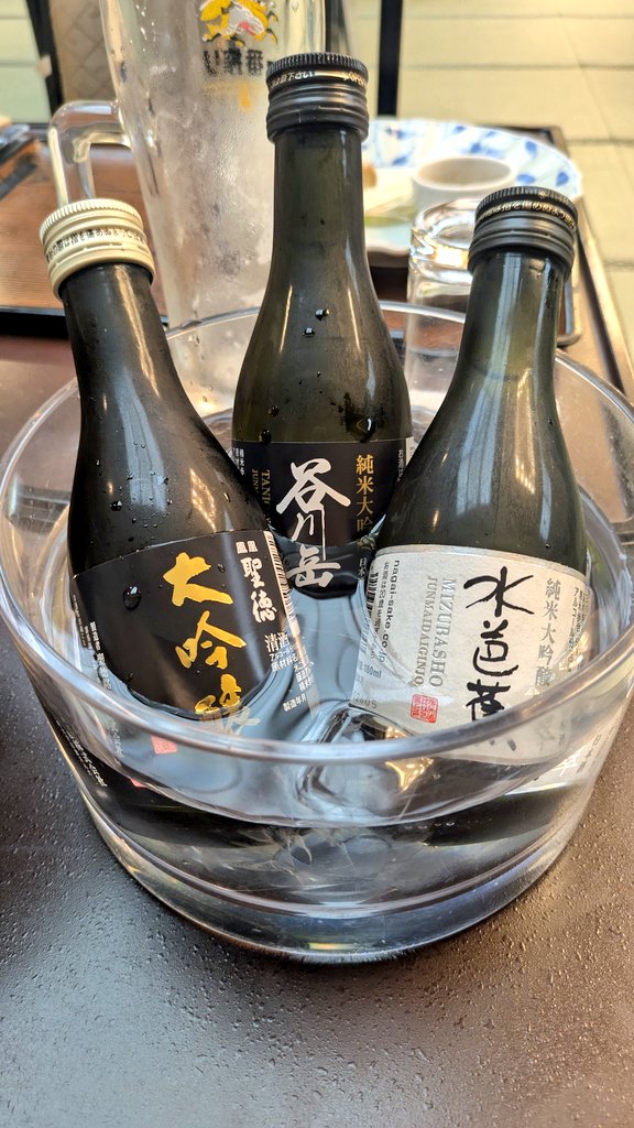ZX400N6's tweet photo. 地酒飲み比べ
いただきます！ https://t.co/ev72Dt3n01