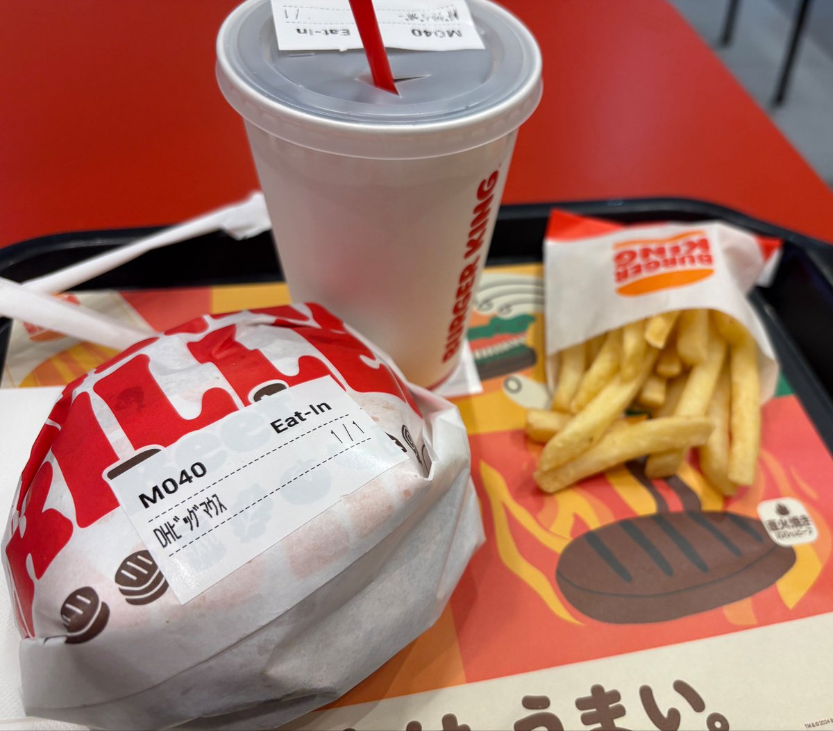 SARI10049's tweet photo. ワッワァ〜！！
こんなに手が油まみれになったの初めて！！
でもおいしいいー！ https://t.co/M52RJ0Miug
