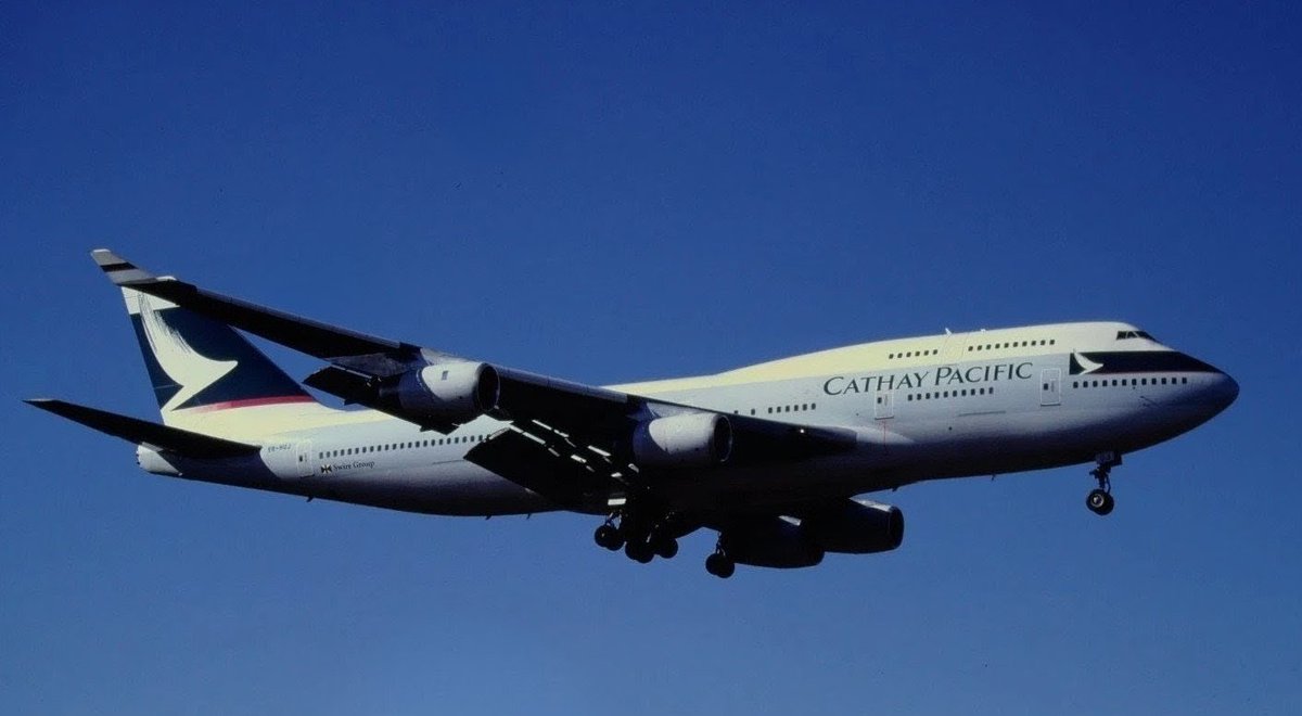 Cathay Pacific Boeing747-467, CX510 from Taipei arriving Fukuoka