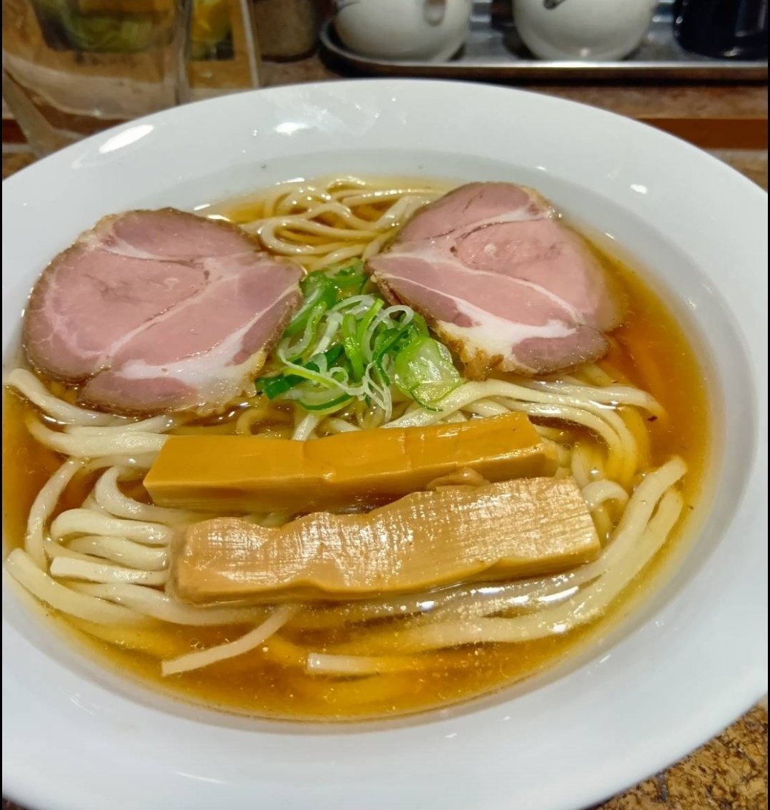 yakisobagamo's tweet photo. 7/6(月)
夜の部！営業中です〰
夜19:00〜〜23:00 (L.O)
巣鴨は曇り空☔雨
サラダ記念日ですね～😸
#ラーメン　#巣鴨　#焼きそば https://t.co/9MxPC384YN