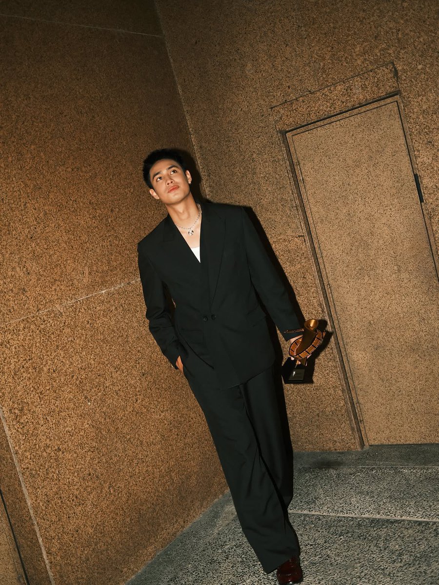 DONATORSPH's tweet photo. [📸 IG] Donny’s Instagram Post! 💙

“💭”

#DonnyPangilinan
@donnypangilinan https://t.co/rnFPnOXMhb