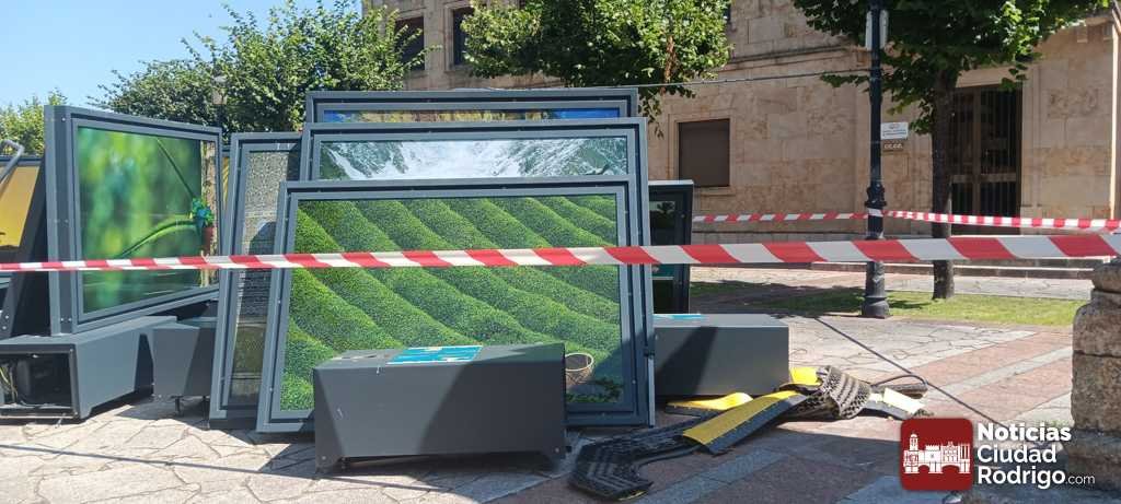 Radioagueda's tweet photo. El PSOE pide explicaciones por el desmantelamiento anticipado de la exposición «Colores del Mundo»

https://t.co/4VM3rkoYii https://t.co/RZ4muMNuSj