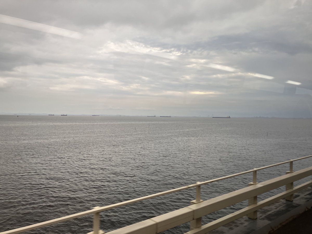 mkobay32's tweet photo. アクアラインから見る東京湾。
波が穏やかだね🌊 https://t.co/O1i4auyvsT