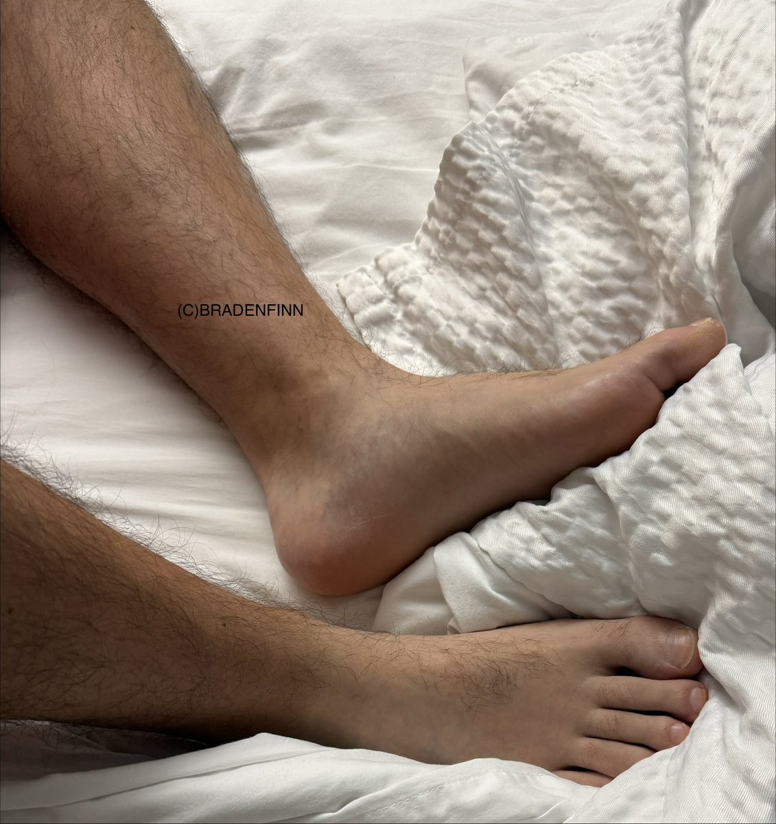 bradenfinnalpha's tweet photo. Gotta rest these fellas. I need them rubbed. I always get super hard when my feet are worshipped. It feels so good next thing my hand is down my underwear &amp; I am stroking my cock. I have nutted so hard because of foot worship! https://t.co/Ld3q1uCvb2