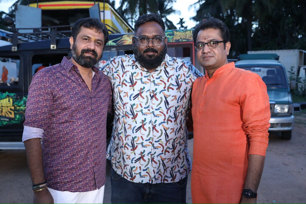 BangaloreTimes1's tweet photo. Makers of the Kannada film #HubballiHunters, have announce that the team has successfully completed its shoot schedule. From the makers of #BellBottom, the film is directed by #SamarthBKadkol.
#KannadaCinema #KFI #Trending #Latest https://t.co/NcdgA1EuNG