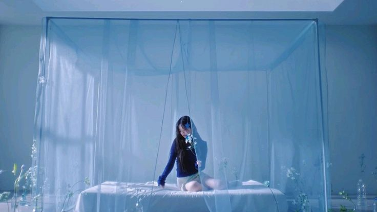 freyaaaaa10's tweet photo. Minju in 'Almond Chocolate' music video https://t.co/HJOj1w7tOd