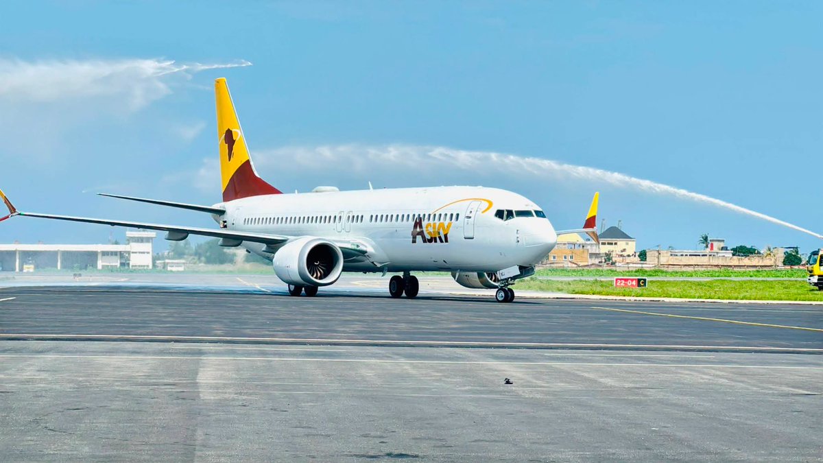 awesso_rodrigue's tweet photo. #ASKY a officiellement réceptionné un nouvel aéronef de modèle Boeing 737 Max 8 portant l'immatriculation ET BCJ. Cette acquisition s'inscrit dans le cadre d'un plan d'augmentation des fréquences sur plusieurs liaisons clés prévu au cours des prochains jours #Tgtwittos #Aviation https://t.co/beIDKLwEVt