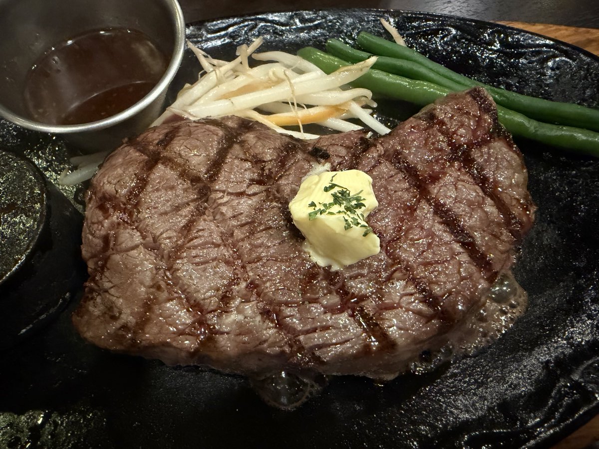 da_yama83's tweet photo. ステーキって素敵🥰 https://t.co/DkSkm8YrM0