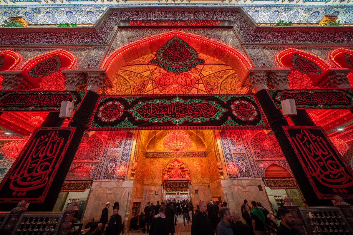 karbala_tv's tweet photo. قال اللهُ تعالى في سورة المائدة:

﴿يَا أَيُّهَا الَّذِينَ آمَنُوا اتَّقُوا اللَّهَ وَابْتَغُوا إِلَيْهِ الْوَسِيلَةَ﴾

وأنتم – واللهِ يا سادتي – خيرُ وسيلةٍ إلى الله، وبكم تُرجى القُربى، وتُستجابُ الدعوات https://t.co/r7mQgbh4pn