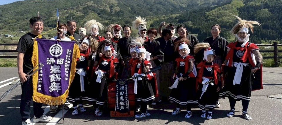 namesidaoniren's tweet photo. 8月の公演のお知らせ（予定含）
１日　居酒屋鬼剣舞公演
８日　みちのく芸能まつり
　　　19時20分〜お祭り広場
９日　全演目　刀剣舞　狐剣舞
15日　居酒屋鬼剣舞公演
16日　盆供養
23日  展勝地　キッチンカー盂蘭盆
　　　岩泉町創立70周年記念公演
　　　重複につき二班編成
とみっちり🙇‍♀️感謝 https://t.co/W2qtx0I4H8