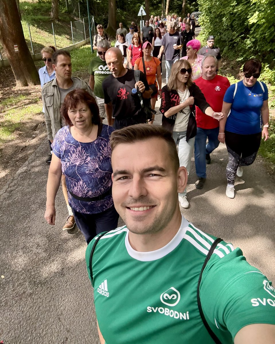 vondraczech_cz's tweet photo. I letos jsme vyrazili na Svobodnou horu uctít památku mistra Jana Husa. ⛰️🇨🇿 Toho přesně před 611 lety upálil, za to, že hlásal svoji pravdu, která se mocným nehodila.

🔥 Jan Hus: „Hledej pravdu, slyš pravdu, uč se pravdě, miluj pravdu, braň pravdu až do smrti, neboť pravda tě vysvobodí.”