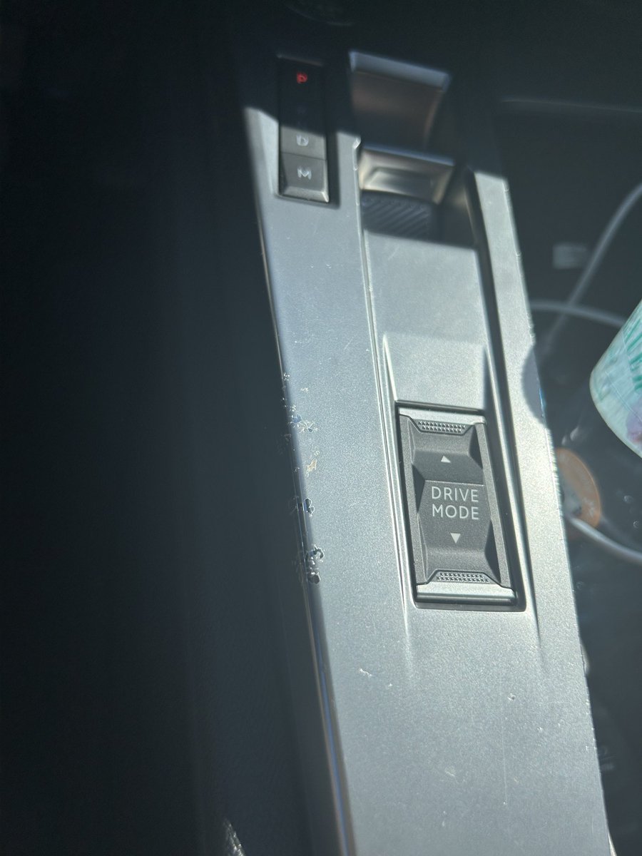 bork0mir's tweet photo. 1/2 Disappointed with @Peugeot. The coating on the gear selector trim has started peeling under normal use, and instead of acknowledging what looks like a manufacturing defect, the dealer classifies it as "normal wear." Customers shouldn't have to accept this level of “quality” https://t.co/ZaOWrtitr5