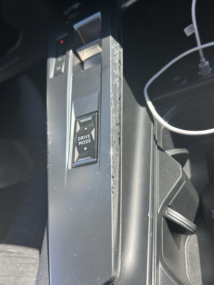 bork0mir's tweet photo. 1/2 Disappointed with @Peugeot. The coating on the gear selector trim has started peeling under normal use, and instead of acknowledging what looks like a manufacturing defect, the dealer classifies it as "normal wear." Customers shouldn't have to accept this level of “quality” https://t.co/ZaOWrtitr5
