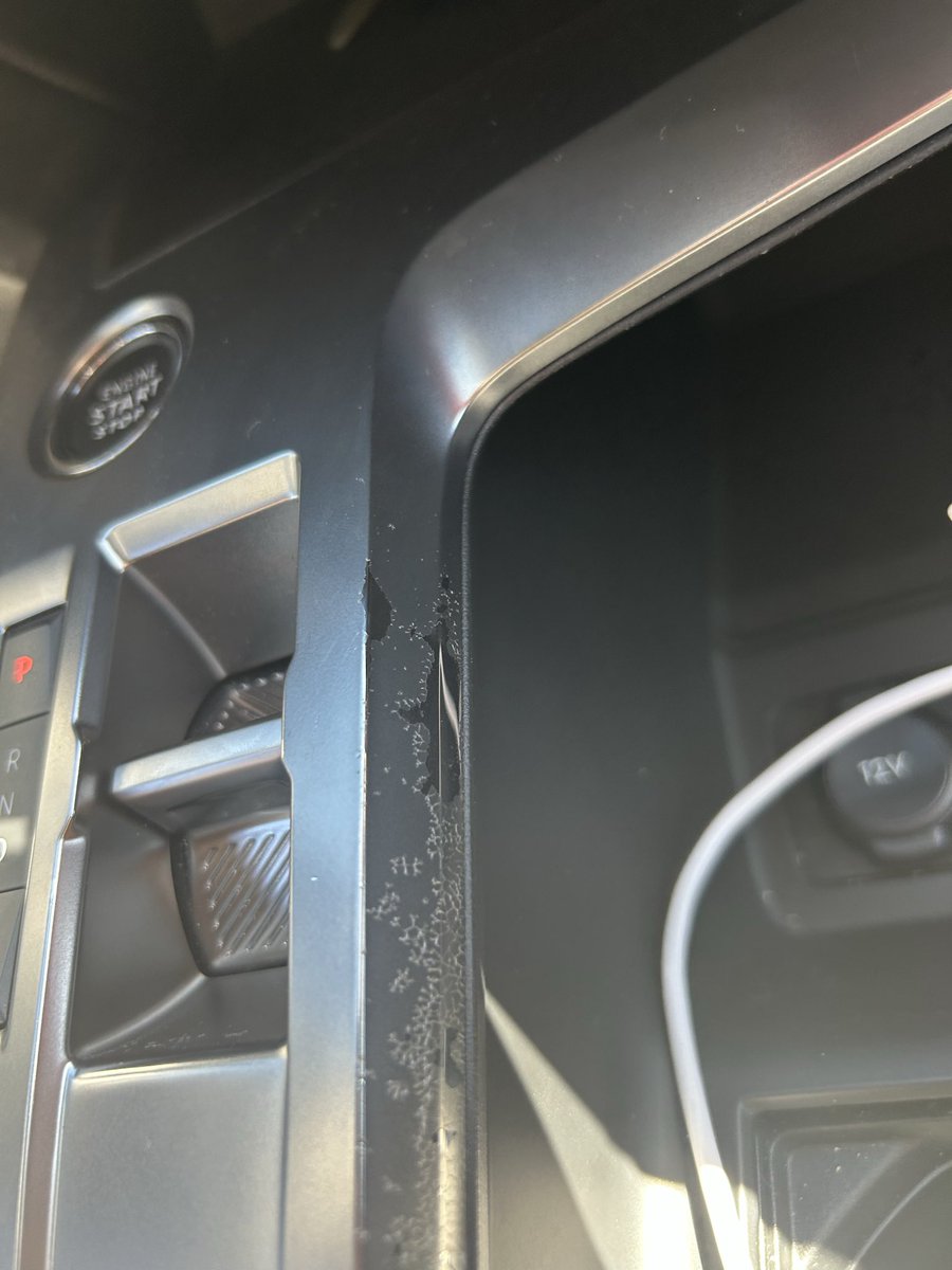 bork0mir's tweet photo. 1/2 Disappointed with @Peugeot. The coating on the gear selector trim has started peeling under normal use, and instead of acknowledging what looks like a manufacturing defect, the dealer classifies it as "normal wear." Customers shouldn't have to accept this level of “quality” https://t.co/ZaOWrtitr5