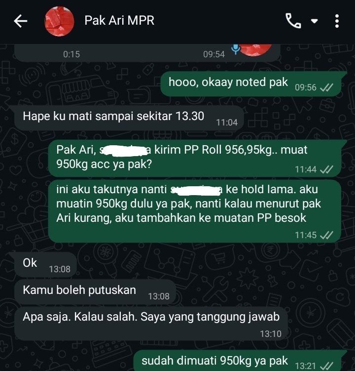 midmoire's tweet photo. dan yap kepala pabrikku away lagi for two weeks karna beliau ke jepang nengokin anaknya yang kuliah disana. (dan aku kembali jadi sekre dadakan). tapi aku happyy soalnya seru :D https://t.co/eOVlavRZNz