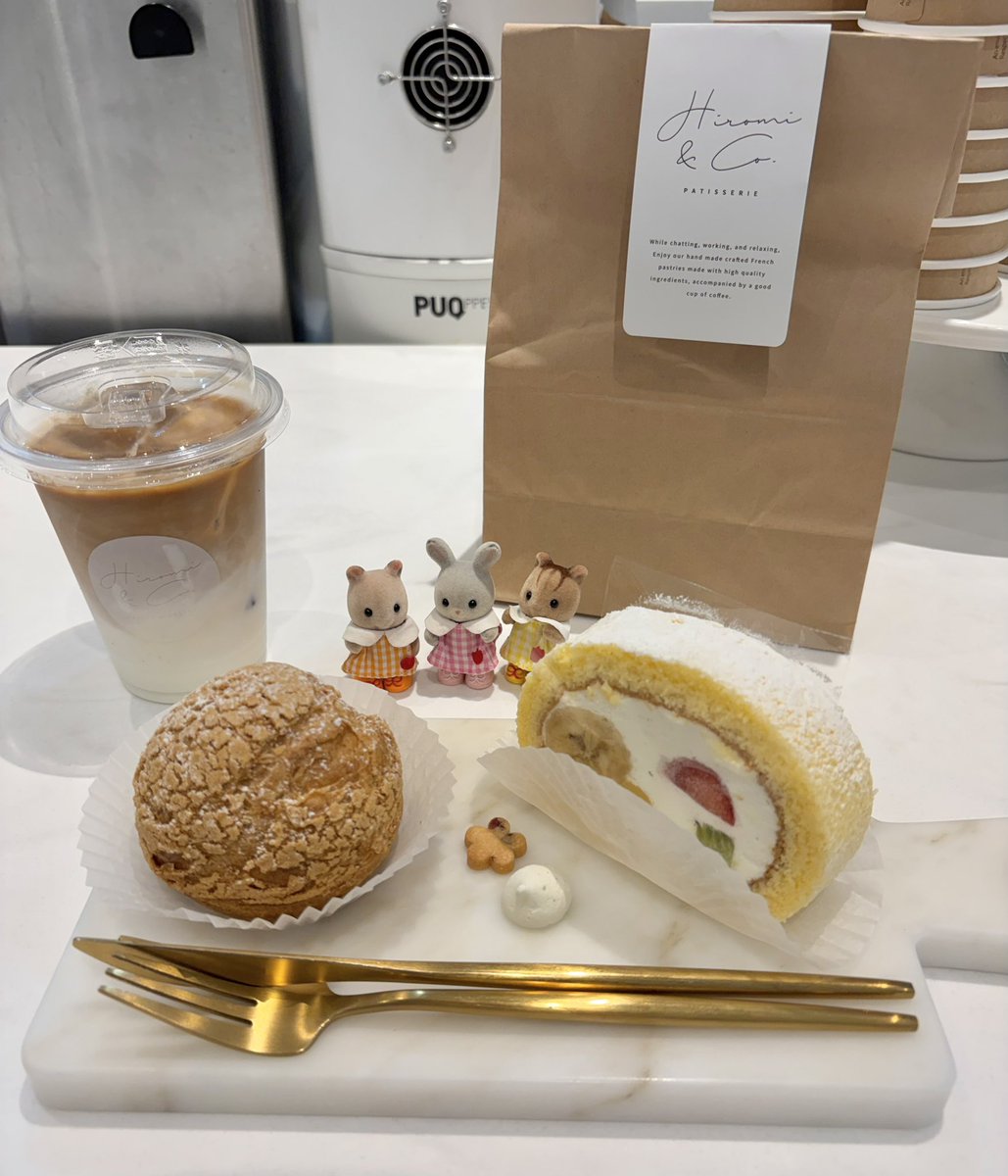 kitaura_5's tweet photo. HIROMI &amp; CO.で美味しいシュークリームとロールケーキを食べました🍽️
持ち帰った焼き菓子もとても美味しかったです！ https://t.co/gh5kvYgiLY