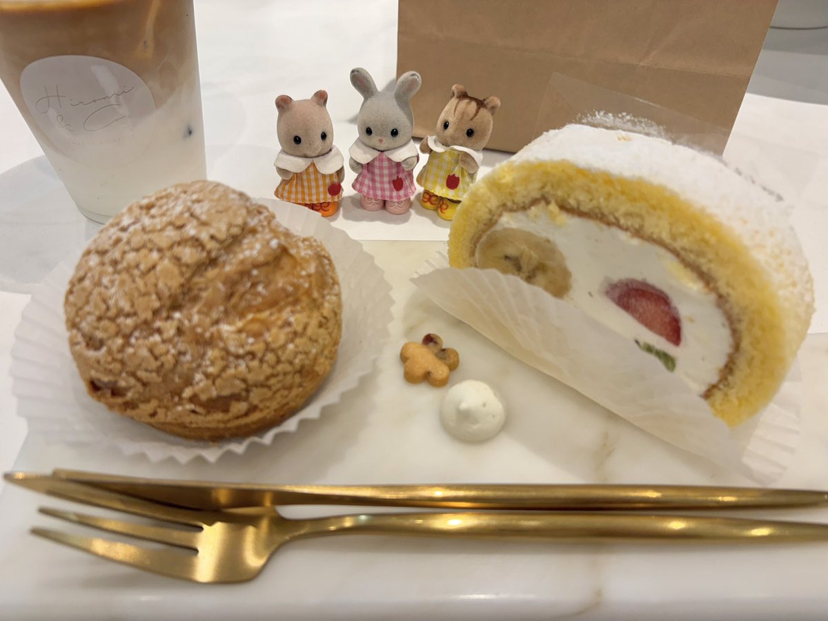 kitaura_5's tweet photo. HIROMI &amp; CO.で美味しいシュークリームとロールケーキを食べました🍽️
持ち帰った焼き菓子もとても美味しかったです！ https://t.co/gh5kvYgiLY