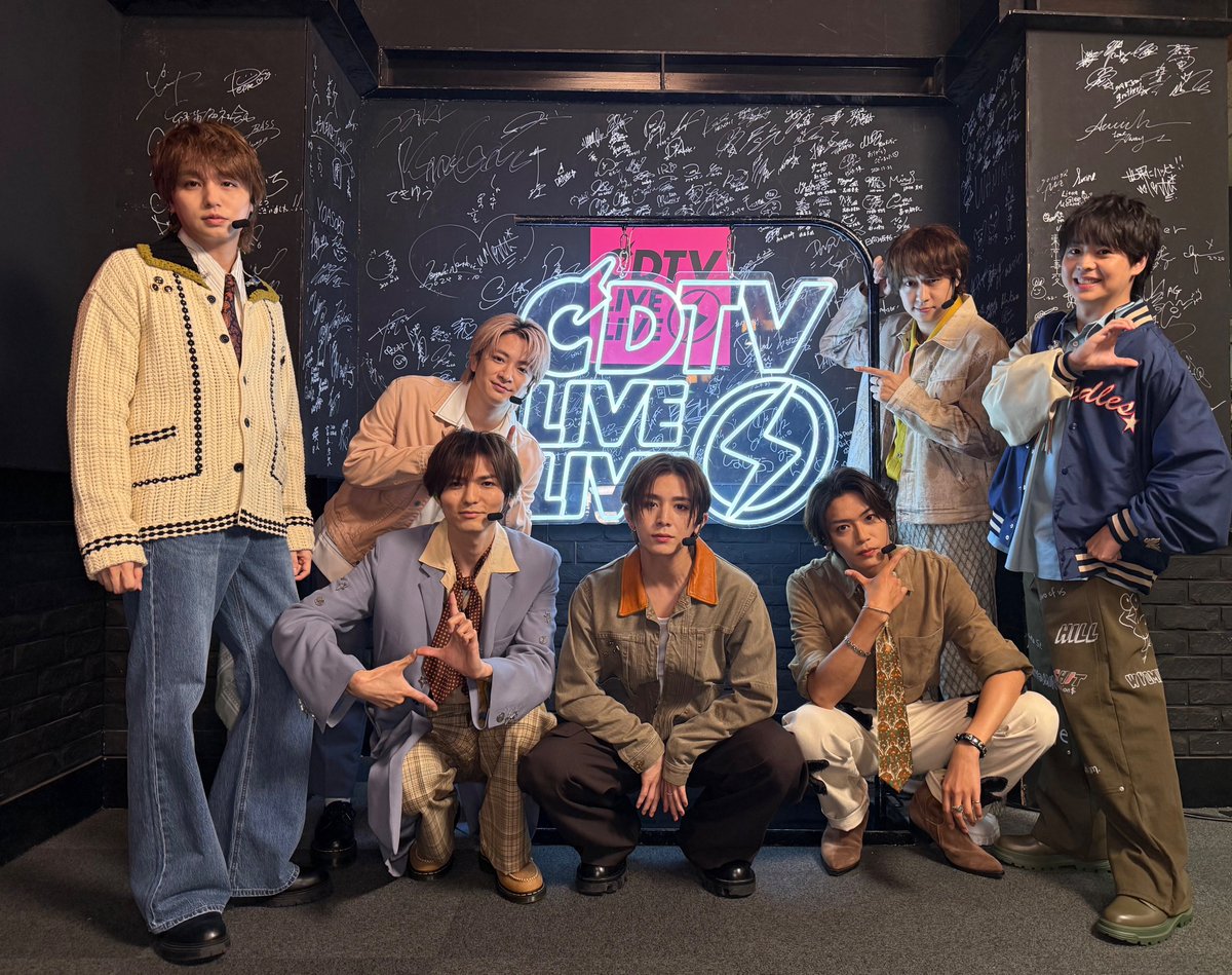 TBSCDTV's tweet photo. 今夜も激アツLIVEをお届け❤️‍🔥⚡️
本番直前ショットで実況中だよ📸

トップバッターは
#HeySɑyJUMP が登場！

思わず心躍るハートフルソング
「CUE CUE CUTE」をフルサイズでテレビ初披露✨

#TVer でリアルタイム配信中⚡️
https://t.co/cHkgF79jAA

#TBS https://t.co/0q9whxLPQd