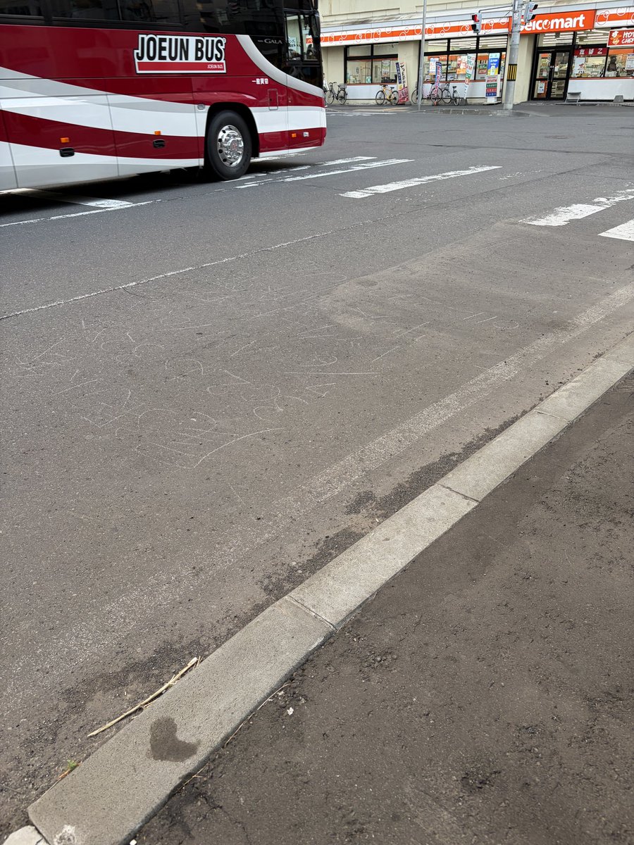 zaisatsu's tweet photo. すすきので、1ヶ月半以上放置されていた尾張小牧ナンバーの車両が撤去されていました。

長期間にわたり停車したままだっただけに、ようやくという印象です（2号） https://t.co/S4hiNZ8WY1