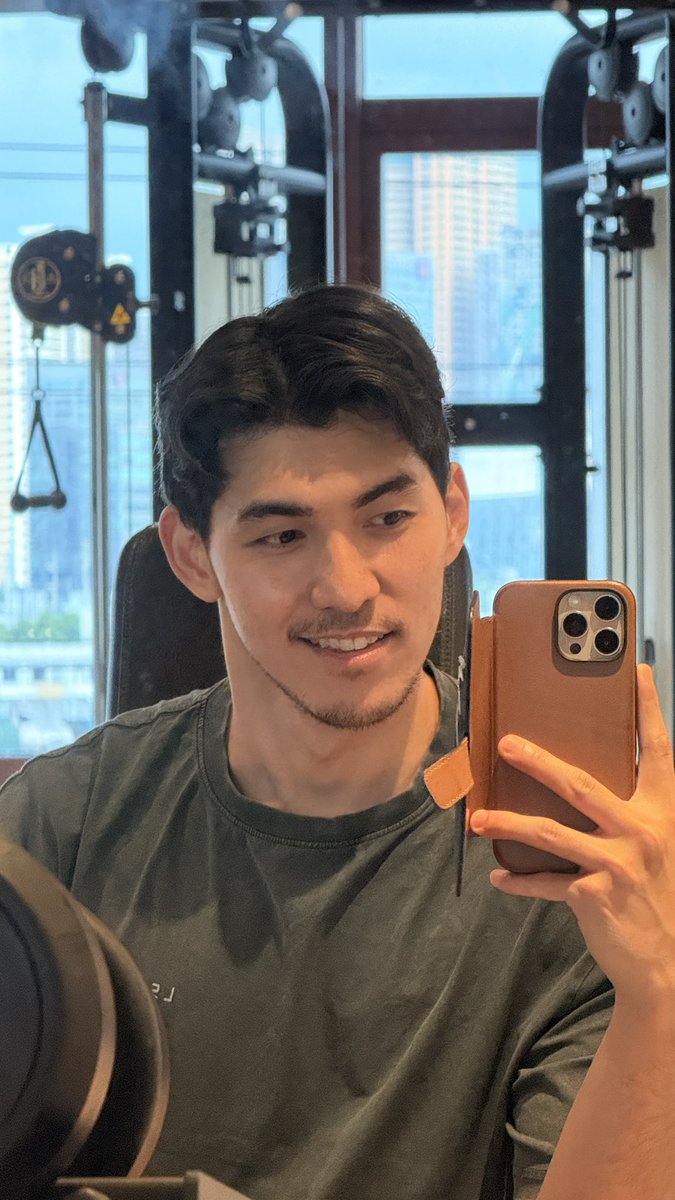 ejontheedge's tweet photo. Hmmm serious or smirking face?!?! https://t.co/WOfVrqvRJ9