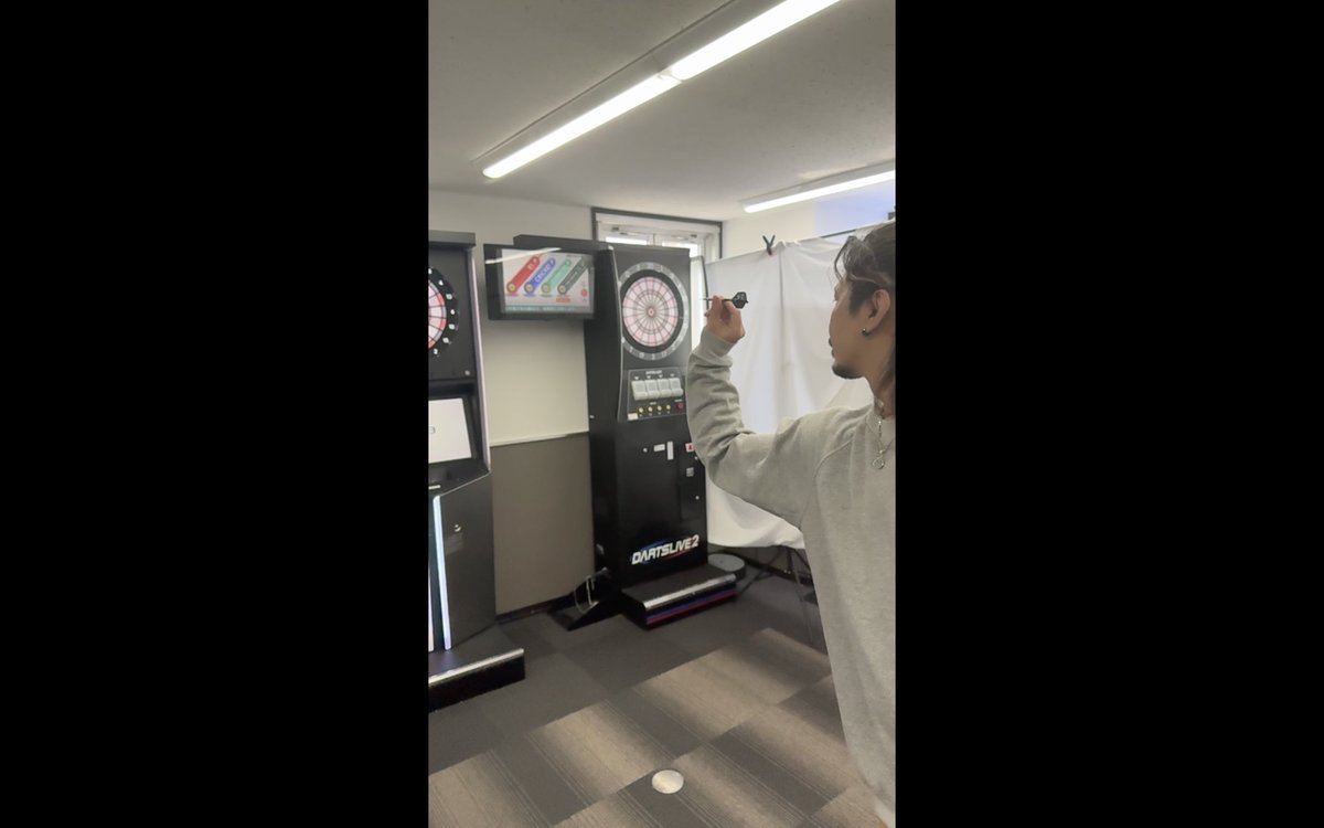pei_DPL's tweet photo. DPLをやっているとあのプロはどう投げてるんですか？と聞かれることが多々あります。
Xなどには載せてはいませんが、たくさんのプロの方にDPLに来てくださっているので、持ってる選手のスロー動画であれば見せながら説明したりはします。
こういったことからずっとやりたいなと思っていたのが、プロの投げ方を本人側とDPL視点からの解説を付けた動画を作ろうと思っております。
協力してくれたプロにお礼はしたいので無料ではないかと思いますが、それが支援になればと考えております。
動画編集や撮影機材の準備して再度撮影してからになるので時期はもう少し先にはなりますがお役に立てる物をお届けできればなと思っております🙇