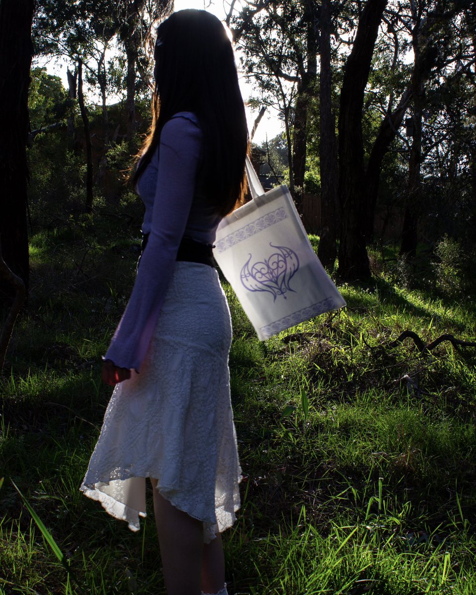 KRIXXIRA's tweet photo. KRIXXIRA tote bag now live @ https://t.co/u5Ty5LHt8B https://t.co/cDfw3PCjN0