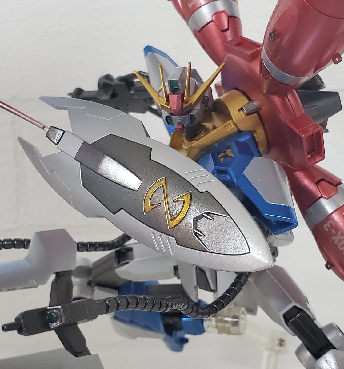 7unionNara's tweet photo. HGドレッドノートガンダム

HGCEフリーダムから関節全般を移植
頭部はEGビルドストライクを流用 頬当てのみドレッドノートのものをパテで接着

ビームサーベルはプロヴィデンスのものが無いためHGACデスサイズのビームサイズをレッドとホワイトで塗装して使用

#ガンプラ
#ミキシングビルド https://t.co/qN3fYs2AOH