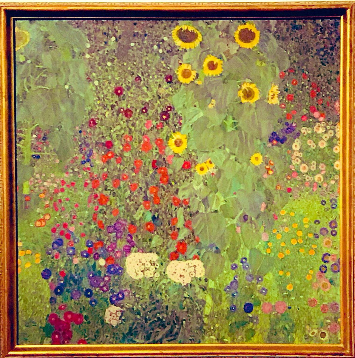 AlessandroForn6's tweet photo. Gustav #KLIMT, "FARM GARDEN WITH SUNFLOWERS" 1912 #art #artist #wien #iloveart #painting #secession #garden #artlovers https://t.co/1RjSEgStsv
