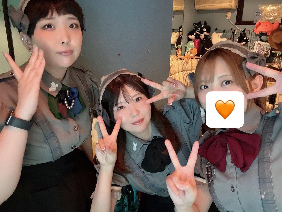 Shachinikki's tweet photo. しゃち日記オープンしました🐬🫧
【あかり🪼つゆ🪼しらほし🪼なでしこ(20:00〜)】

⏰19:00-23:00

🍲本日のお食事
持ち込み大歓迎🎶

雨が降ってたら☔️
サイコロチャンス🎲✨

お早いお帰りお待ちしております🪼
#しゃち日記 #湯島 #コンカフェ https://t.co/dEmUOW1QOX