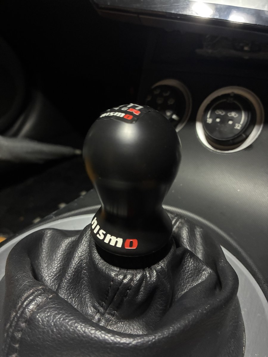 シフトノブを純正からnismoに変えました ←before after→