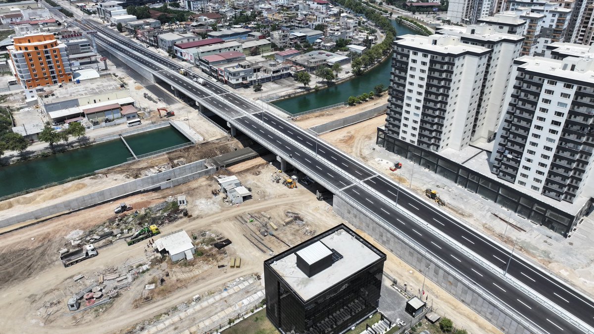 GungorGecer's tweet photo. D-400 Girne Bulvarı üzerinde yapımı hızla devam eden Ege Bagatur Üst Geçidi çalışmalarını yerinde inceledim. Sona yaklaştığımız projemizde üst yolu Çarşamba günü trafiğe açıyoruz. Kent içi trafiği rahatlatacak ve Adana'mıza değer katacak projelerimizi bir bir tamamlamaya, hemşehrilerimizin hayatını kolaylaştırmaya devam ediyoruz.