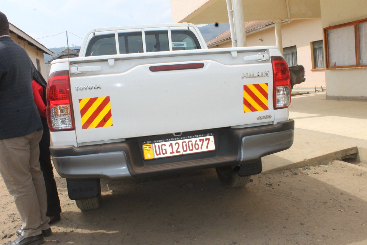 LibinoByamukama's tweet photo. Rubanda District has received a brand new _Toyota Hilux UG 1200677_ from the Ministry of Agriculture to support farmers under UCSATP.  
CAO Ahabwe: Use it for extension services.  
LC5 Kasyaba: Maintain it well. It belongs to the people of Rubanda.
@GovUganda
@Rubandadistrict https://t.co/cnl2sQADKE
