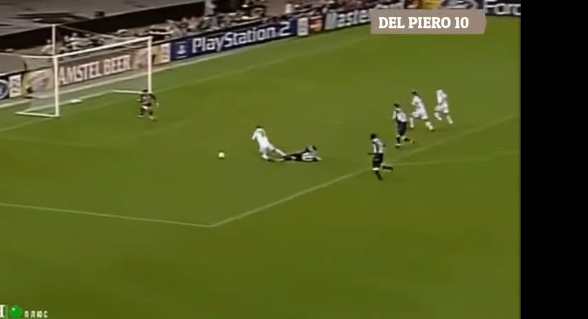 ToniBossRM's tweet photo. Semifinal de Champions 2003.

Penalti a favor del Madrid en Turín. Lo saca Ronaldo.

Tira Figo y lo para Buffon. El Madrid no juega la final y Ronaldo se queda sin Champions en su carrera.

Y viene a dar lecciones. Se CAGÓ contra Buffon.

El Madrid mete ese gol, y juega la final. https://t.co/Mj52GQzavV